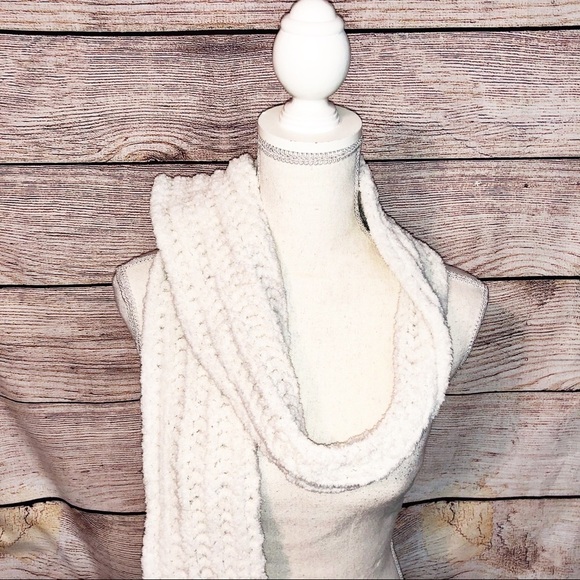 Old Navy Cable Knit Off white Scarf - Picture 2 of 6